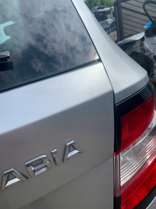SKODA FABIA III UNIVERSEL COUVERCLES DE COFFRE COUVERCLES DE COFFRE AVEC VITRE LA7W