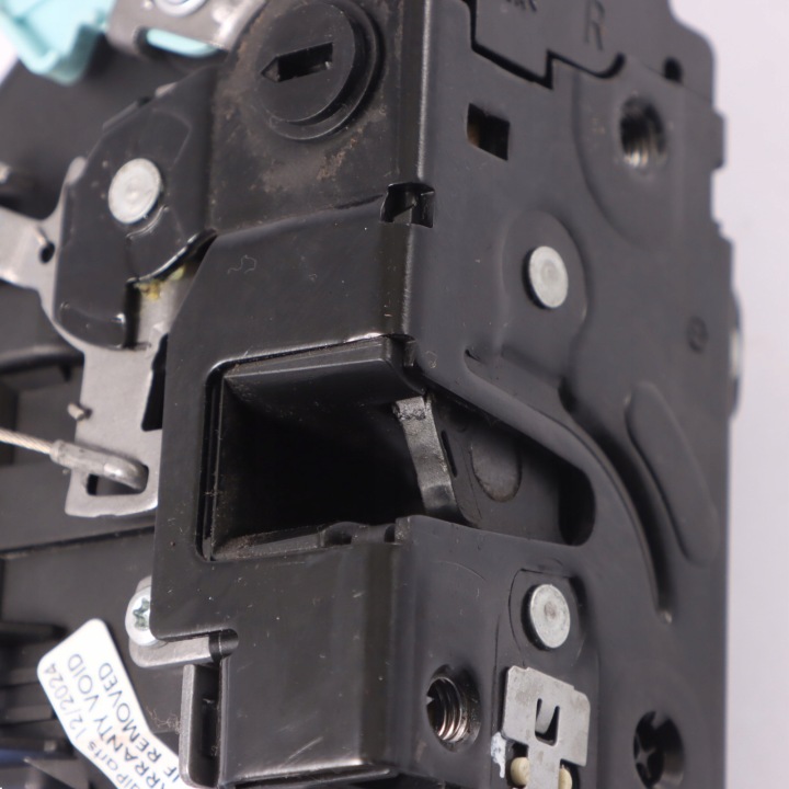 VOLKSWAGEN TOURAN 1T SERRURE DE PORTE DROIT ARRIÈRE 7L0839016H