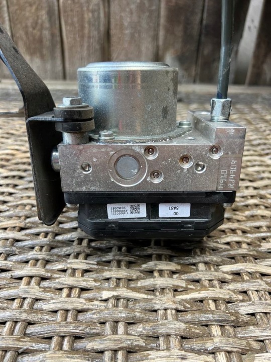 POMPE ABS NISSAN JUKE F15 14-19R 476603YV4A