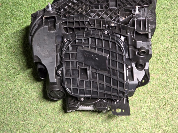 PHARE DROITE AVANT PORSCHE TAYCAN 9JA MATRIX 9JA941006B