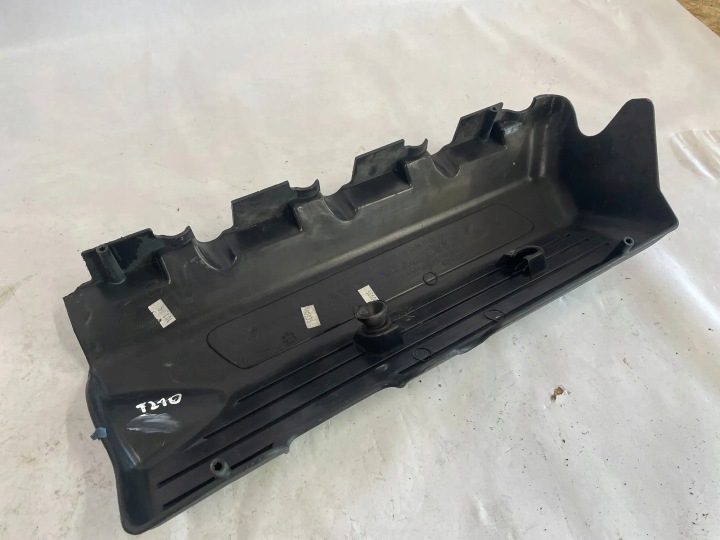 PROTECTION MOTEUR DROITE CÔTÉ DODGE CHALLENGER 05038380AG