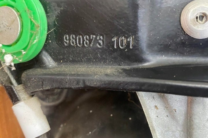 ÉLÉVATEUR VITRES GAUCHES AVANT PORTES VW PASSAT B6 (3C2) 980873101 DIESEL