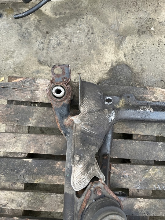MERCEDES ML W164 3.0 CDI CHÂSSIS AVANT CHÂSSIS COUSSINS A1643300058
