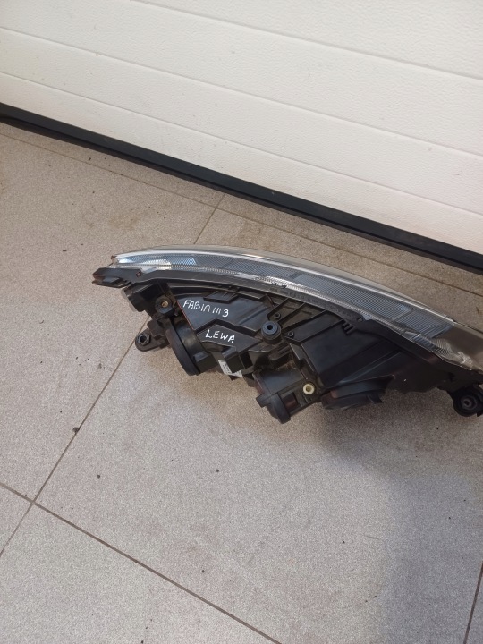 PHARE GAUCHE AVANT AVANT SKODA FABIA 3 III 6V1941015C