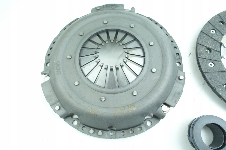 EMBRAYAGE JEU AUDI A100/A4/A6/ VW PASSAT 2.3-2.8L 91-05 3000 387 101