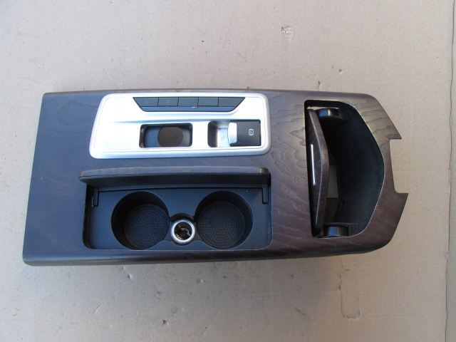 MASERATI GHIBLI III 2016R TUNNEL CENTRAL INSERT 670015063 USB ANGLAIS