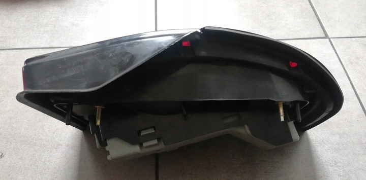 MAZDA 323 BG PHARE ARRIÈRE GAUCHE 220-61301