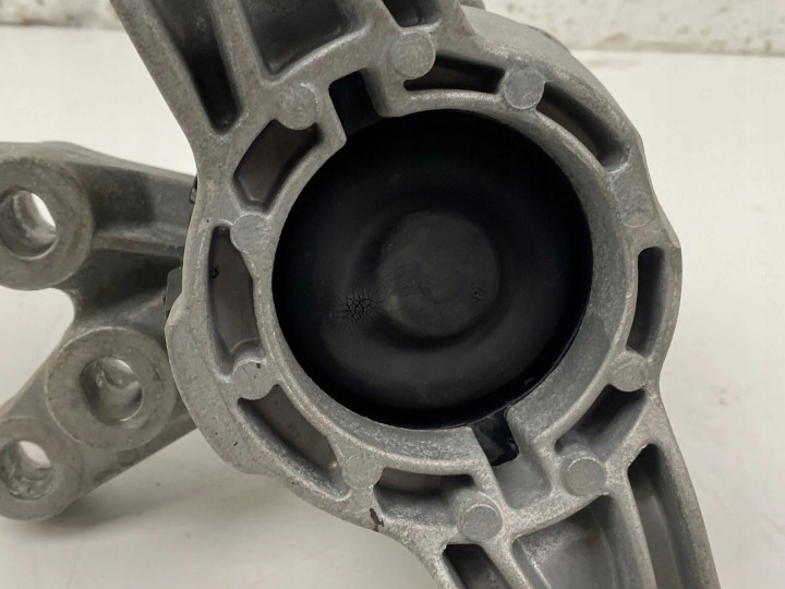 2018 CHRYSLER PACIFICA SUPPORT FIXATION MOTEUR P68224746AD