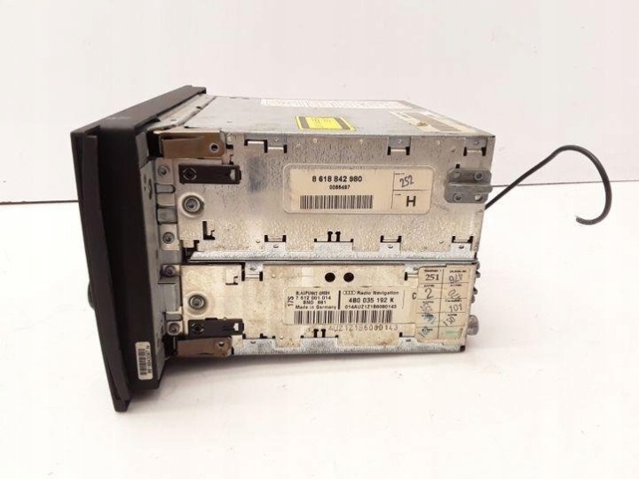 4B0035192 RADIO AVEC NAVIGATION 2.4 121 2003 AUDI A6 AVANT (4B5 C5)