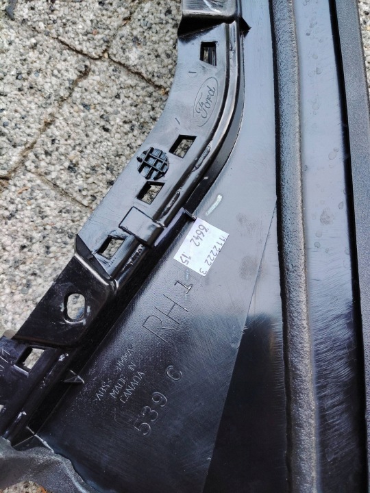 MOULURE PORTES DROITS ARRIÈRE FORD EDGE FT4B-R254A42-A