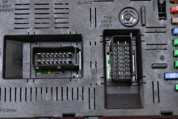 CONTRÔLEUR MODULE FUSIBLE 9656530580 CITROEN C4 1 I 1.6 HDI 109 KM 04-08