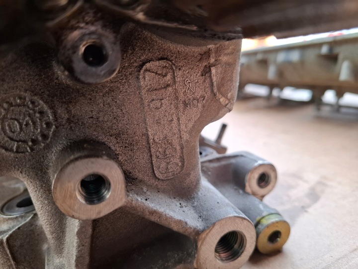 CULASSE MOTEUR DROITE ARBRES FERRARI 612 SCAGLIETTI F137