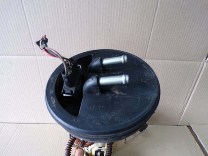 PASSAT B4 1.8B POMPE CARBURANTS 3A9919051M