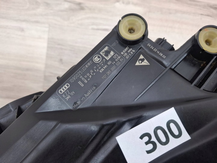 AUDI Q3 AVANT CÔTÉ GAUCHE PHARE AVANT 83A941033