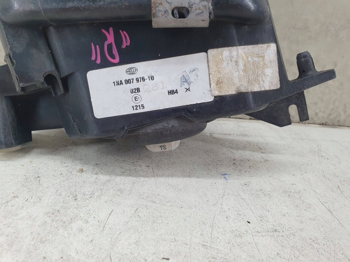 MERCEDES C CLASSE W203 203 LANTERNE PRZECIWMGLOWE AVANT DROIT AVANT