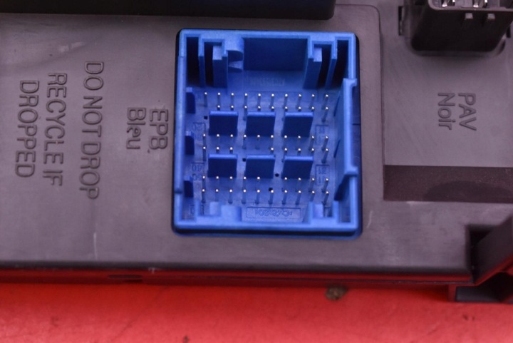 BOÎTE FUSIBLES FUSIBLE 9806687980 PEUGEOT 508 1 I SW 2.0 BLUEHDI 180 KM