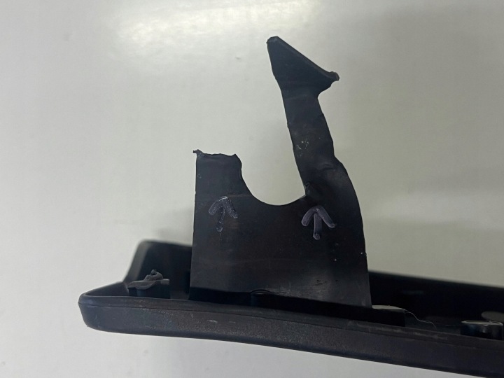 CHÂSSIS RONDELLE SOUS TABLICE MERCEDES C-KLASA W205 LIFT AMG A2058851004 741
