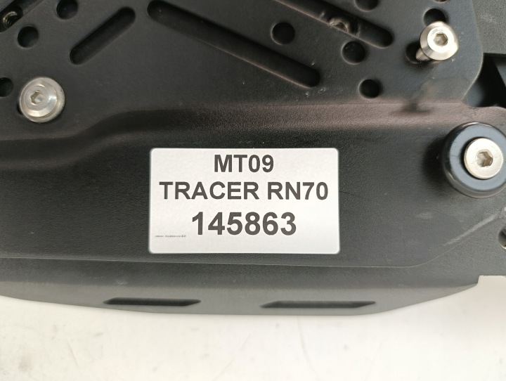YAMAHA MT09 TRACER RN70 21+ POIGNÉE PASSAGER CHÂSSIS SOUS COFFRE