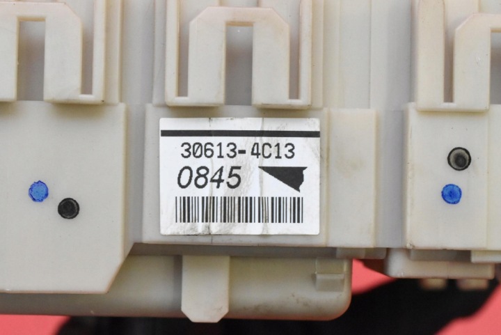 BOÎTE FUSIBLES 82730-0F300-A TOYOTA VERSO 2.0 D-4D 124KM LIFT 12-15