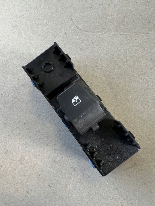 HYUNDAI I30 III 17- PANNEAU COMMUTATEUR VITRE DROIT AVANT ARRIÈRE 93581-G3010