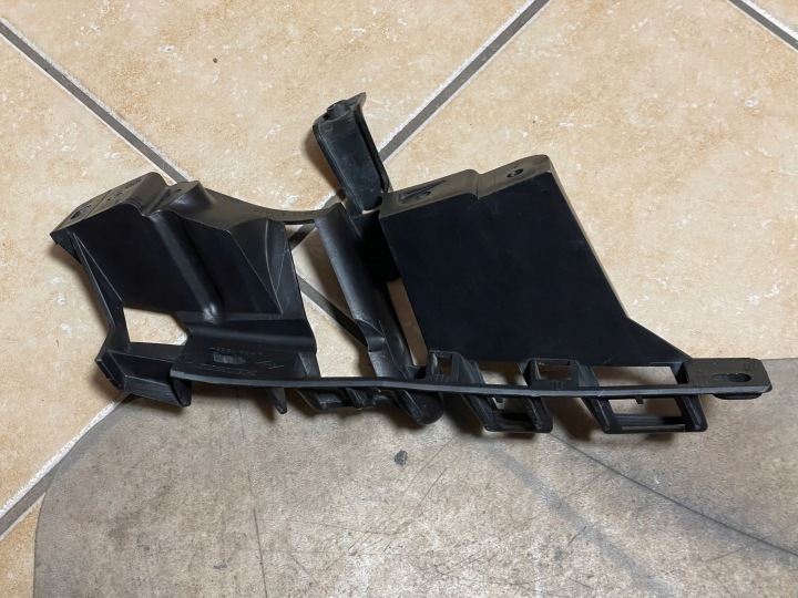 RENAULT MODUS GLISSIÈRE FIXATION PARE-CHOCS DROIT AVANT 8200213560
