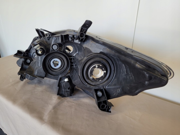 TOYOTA AURIS I DROITE PHARE AVANT LENTILLE LIFT