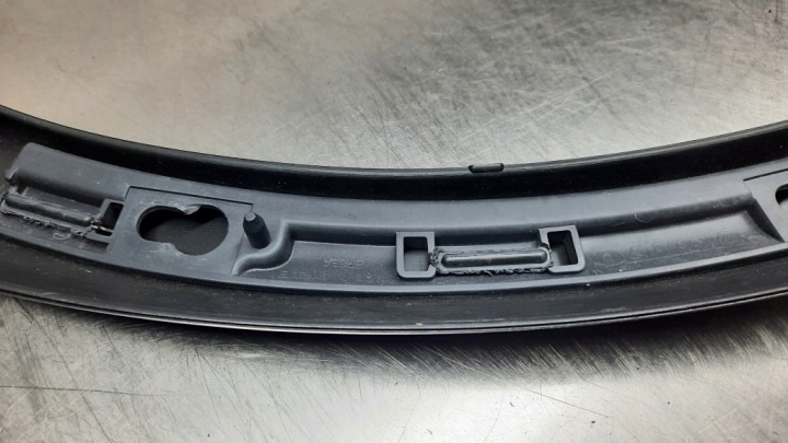 REVÊTEMENT GARDE-BOUE ARRIÈRE ARRIÈRE DROITE 30779141 VOLVO C30 06-12R