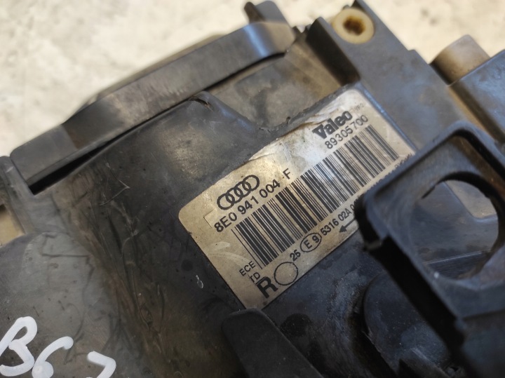 AUDI A4 B6 00- PHARE DROITE AVANT 8E0941004F