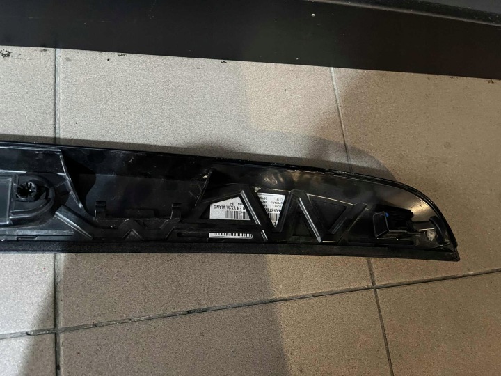 MERCEDES VITO V-KLASA W447 SPOILER SPOILER CACHE COUVERCLES DE COFFRE ARRIÈRE A4476941025