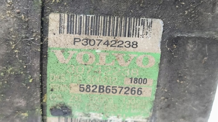 COMPRESSEUR DE CLIMATISATION VOLVO V40 1.8 8708581