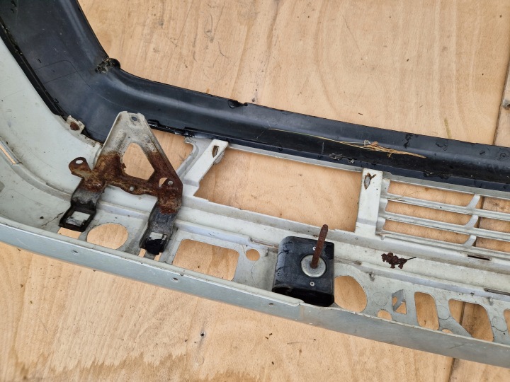 PARE-CHOCS AVANT MERCEDES W210 A2108850125