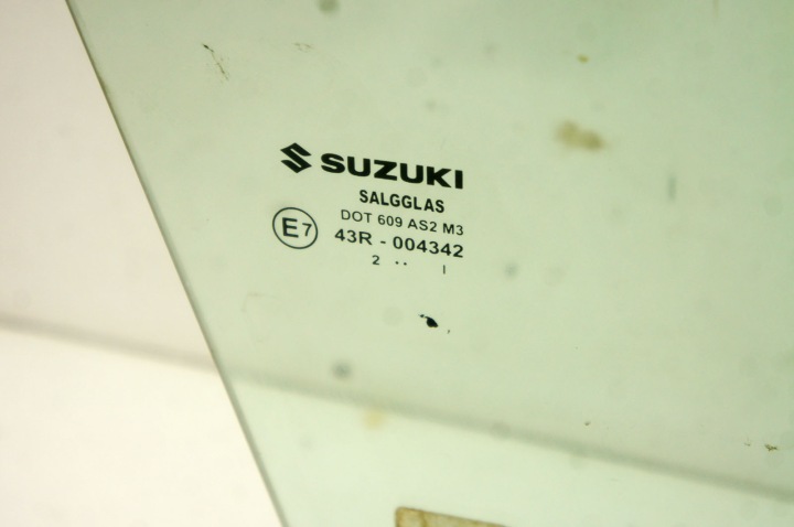 TY147 SUZUKI VITARA III VITRE DE PORTIÈRE DROIT AVANT 22R AR