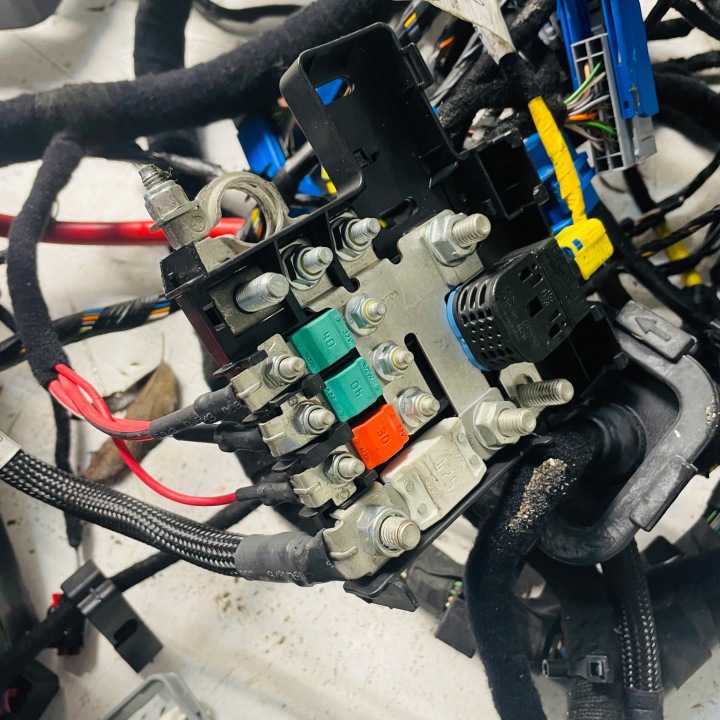 MASERATI GHIBLI 3.0 V6 BOÎTE FUSIBLES 670008649