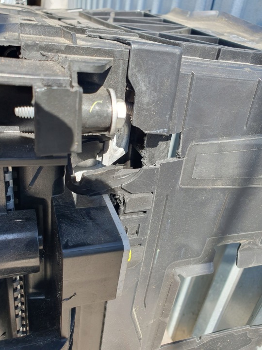 PANNEAU AVANT RENFORCEMENT RADIATEURS PEUGEOT 3008 III 1,2 HPY