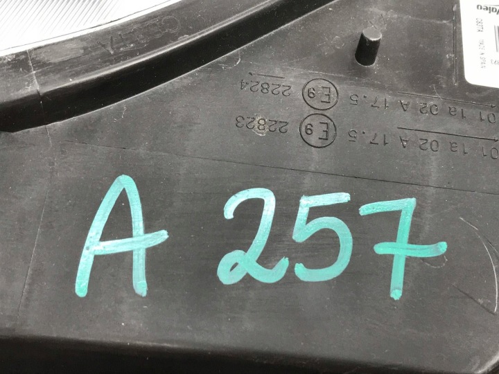REFLKTOR DROIT PHARE DROITE AVANT FORD KUGA MK3 LV4B-13E014-FH