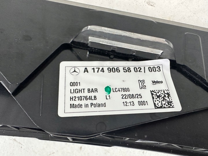 MERCEDES-BENZ CLA X174 PHARE ARRIÈRE CACHE CENTRALE A1749065802
