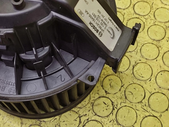 FORD FIESTA MK7 VENTILATEUR AIR 0130115551