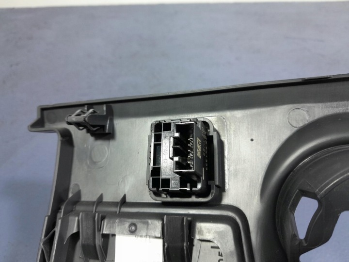 SEAT ARONA LIFT PROTECTION TABLEAU DE BORD CONSOLES SOUS DIRECTION EUROPE 6F1858366C
