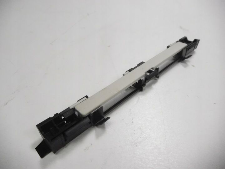 BOUCHON BAGUETTES DE TOIT ARRIÈRE ASTRA ZAFIRA 13125725