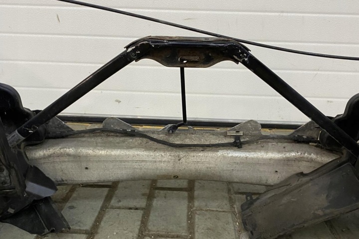 SUPÉRIEURE PIÈCE PANNEAU AVANT BMW 7 (E65, E66, E67) 51717139396 3.0L DIESEL