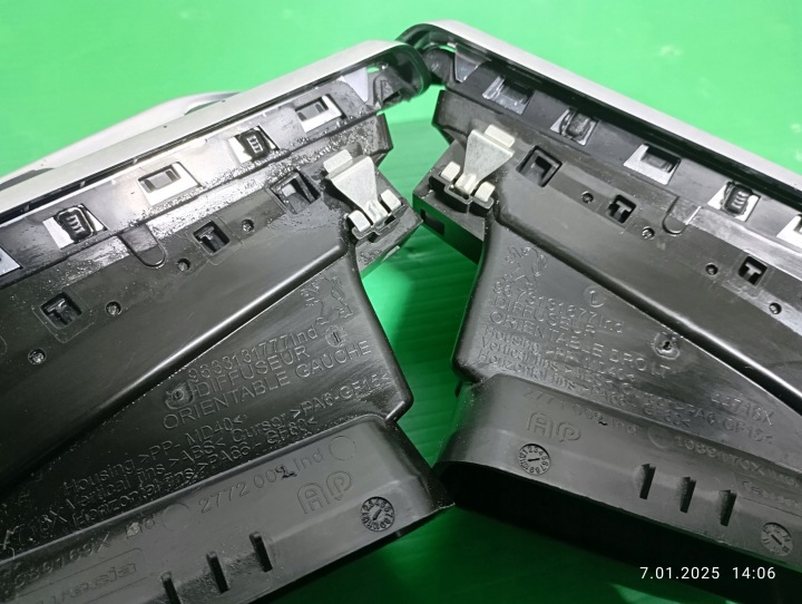 GRILLES CONDUIT D'AIR TABLEAU DE BORD CONSOLES LH+RH PEUGEOT 208 2008 9633131777 9633131677