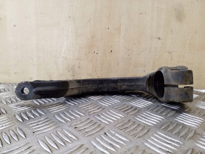 AUDI A4 S4 B8 8K 2008 FIXATION SUPPORT INFÉRIEUR AMORTISSEUR ESSIEUX AVANT