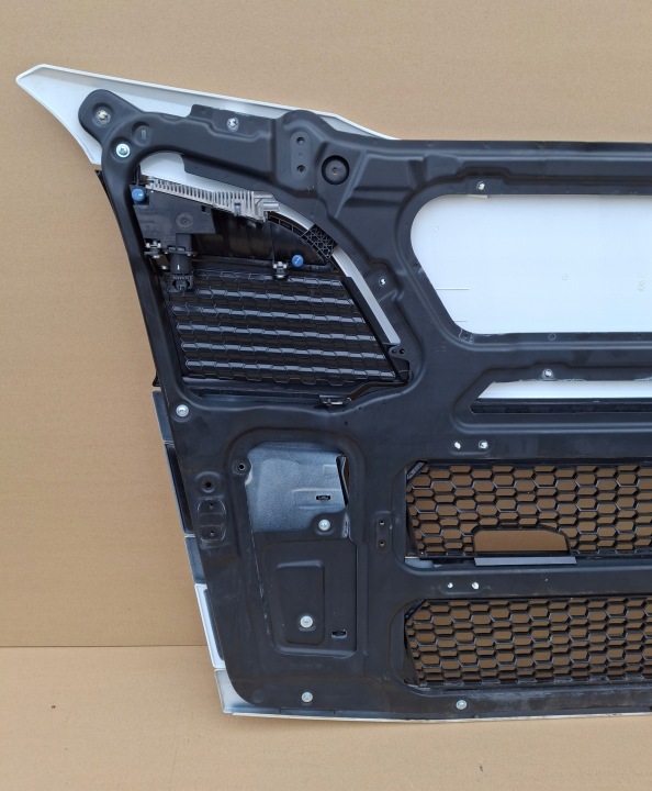 SCANIA R AVEC CAPOT GRILLE CALANDRE HALOGÈNES