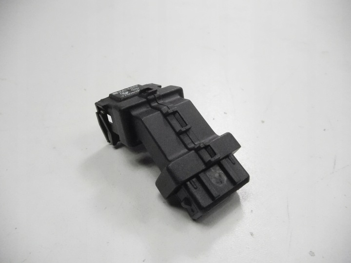 AMPLIFICATEUR SYGNALU CARBURATEUR RENAULT R19 7700869098