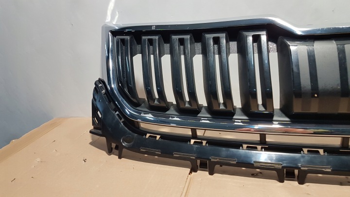 GRILLE CALANDRE RADIATEUR SKODA KODIAQ 565853653A