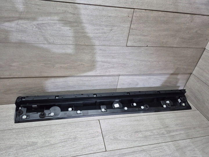 13615. RANGE ROVER SPORT MOULURE PORTES GAUCHE AVANT N9X2-21065