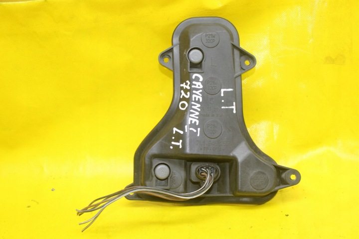 DOUILLE D'AMPOULE GAUCHE ARRIÈRE PORSCHE CAYENNE I 7L5945257