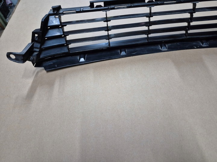 TOYOTA AURIS II 2 LIFT GRILLE CENTRALE PARE-CHOCS AVANT AVANT