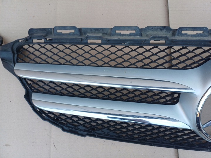 GRILLE CALANDRE PARE-CHOCS MERCEDES W205 C-KLASA NR. A2058800483