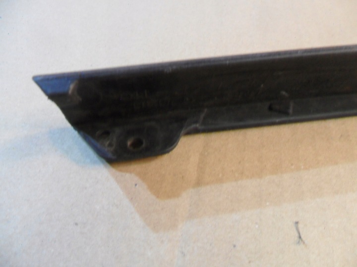 MOULURE PARE-CHOCS LÈVRE TOYOTA COROLLA SDN 2001